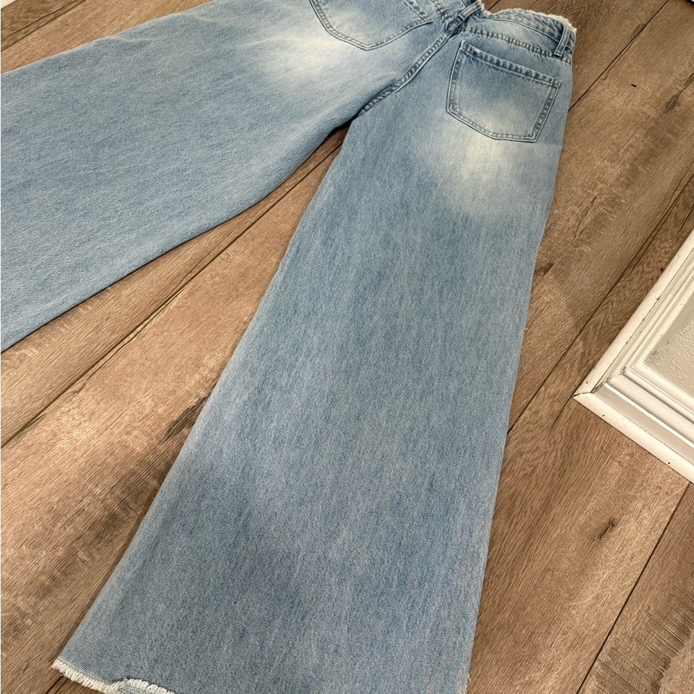 Wide-Leg Light Blue Jeans - Picture 4 of 5